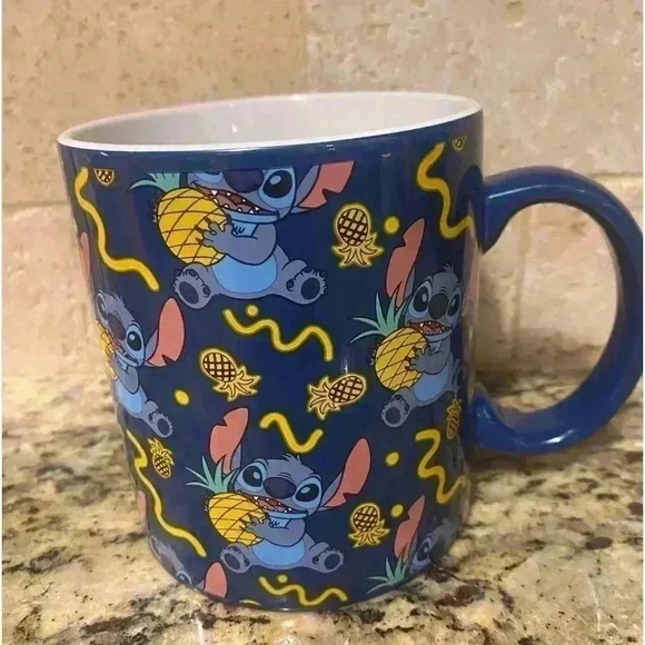 🍍🍍Stitch Pineapple XL Coffee Mug 20 oz. NWOT🍍🍍 - Picture 1 of 3